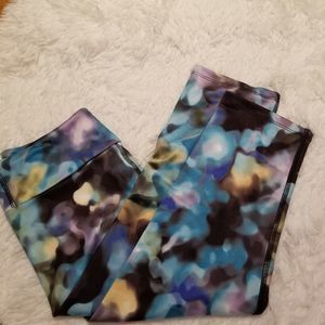 KOS USA Kaleidoscope colored capri leggings